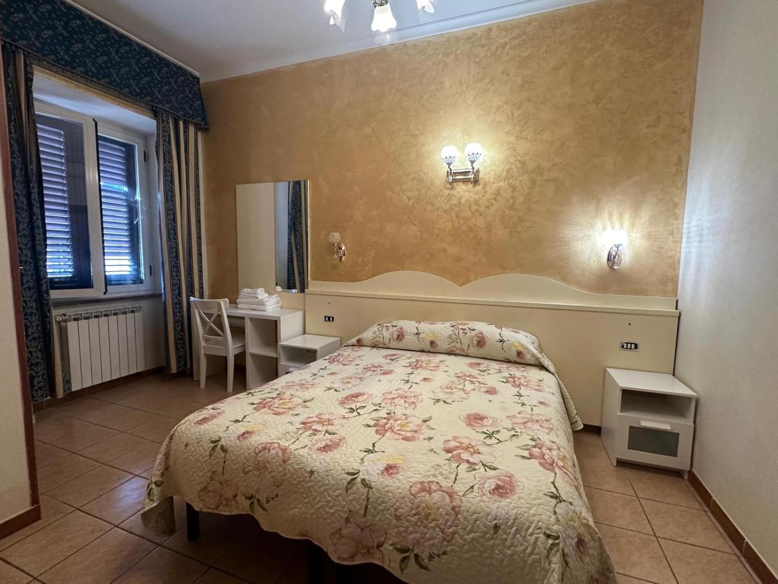 Отель Near Termini Station Рим Экстерьер фото